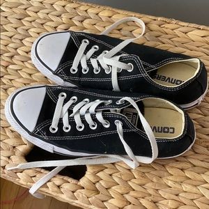 Black low top converse